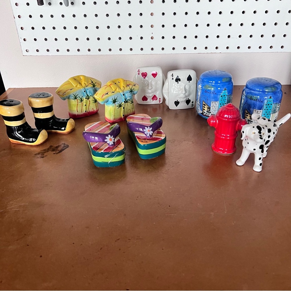 Deck of Cards Sold! Salt and peppers shakers bundle